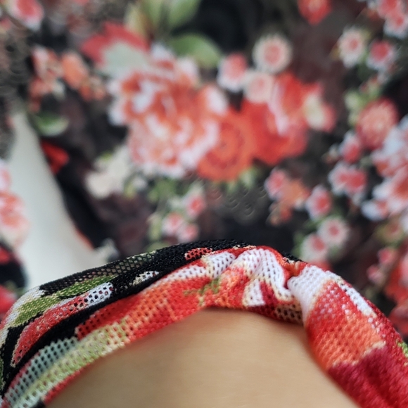 🤍🌹🌸 🐆 FOREVER 21 🐆🌸 Sheer floral Top - Picture 3 of 5